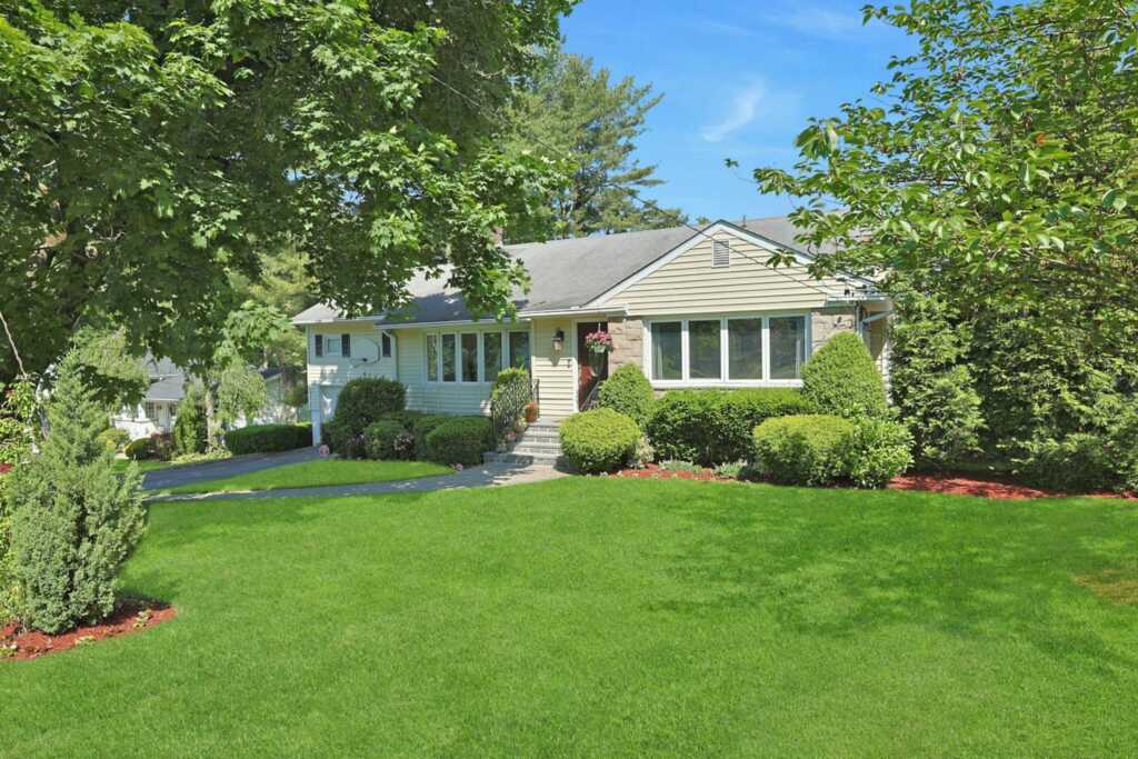 93 Hillandale Drive, New Rochelle, NY 10804 - Photo 33 of 42