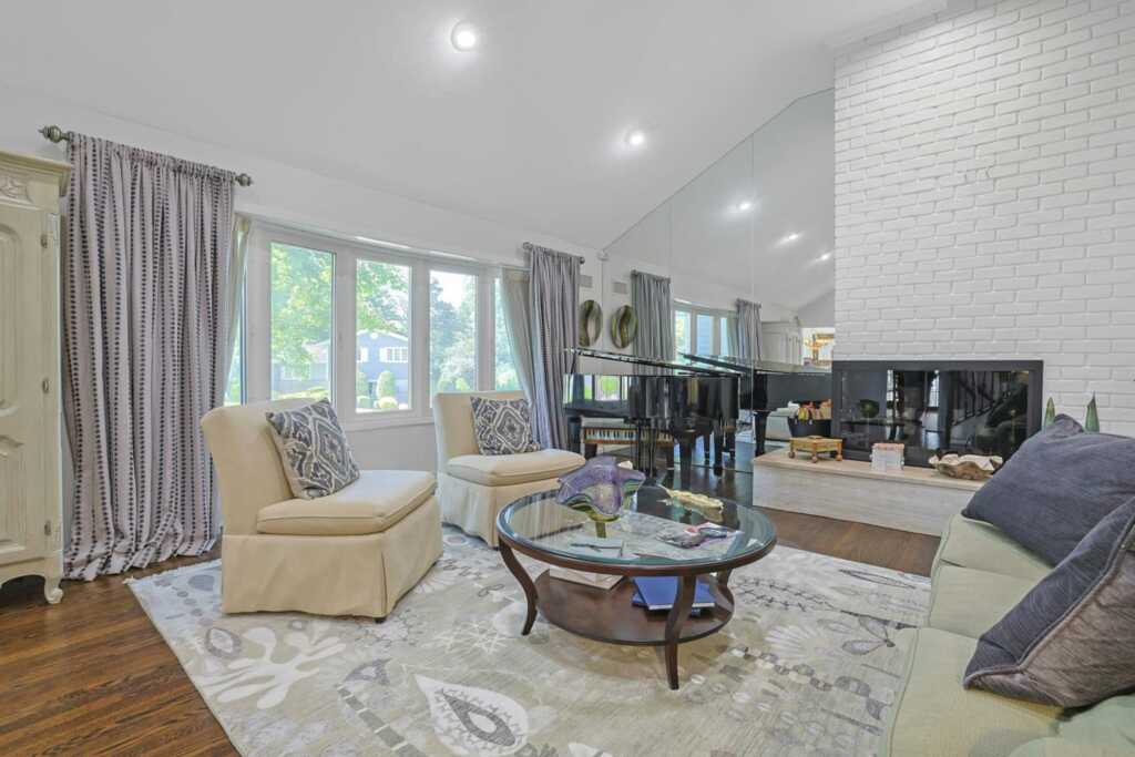 93 Hillandale Drive, New Rochelle, NY 10804 - Photo 4 of 42