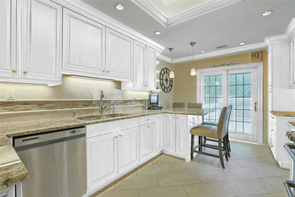 93 Hillandale Drive, New Rochelle, NY 10804 - Photo 5 of 42