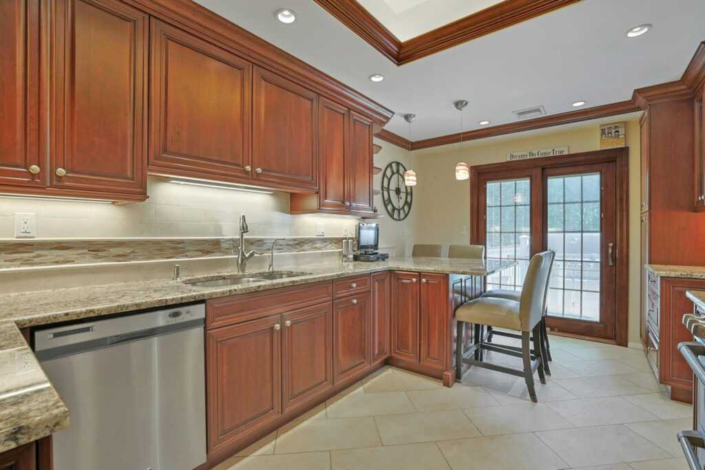 93 Hillandale Drive, New Rochelle, NY 10804 - Photo 6 of 42