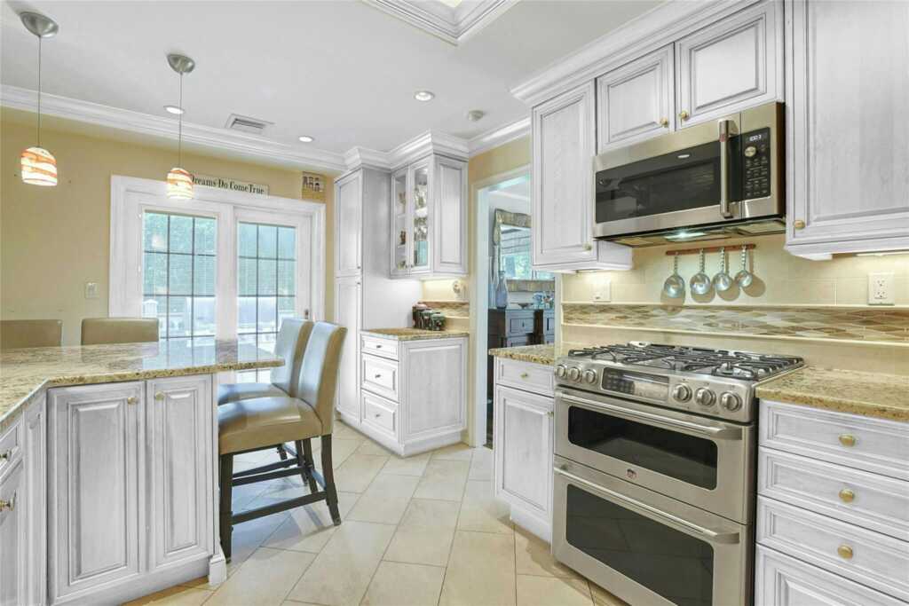 93 Hillandale Drive, New Rochelle, NY 10804 - Photo 7 of 42