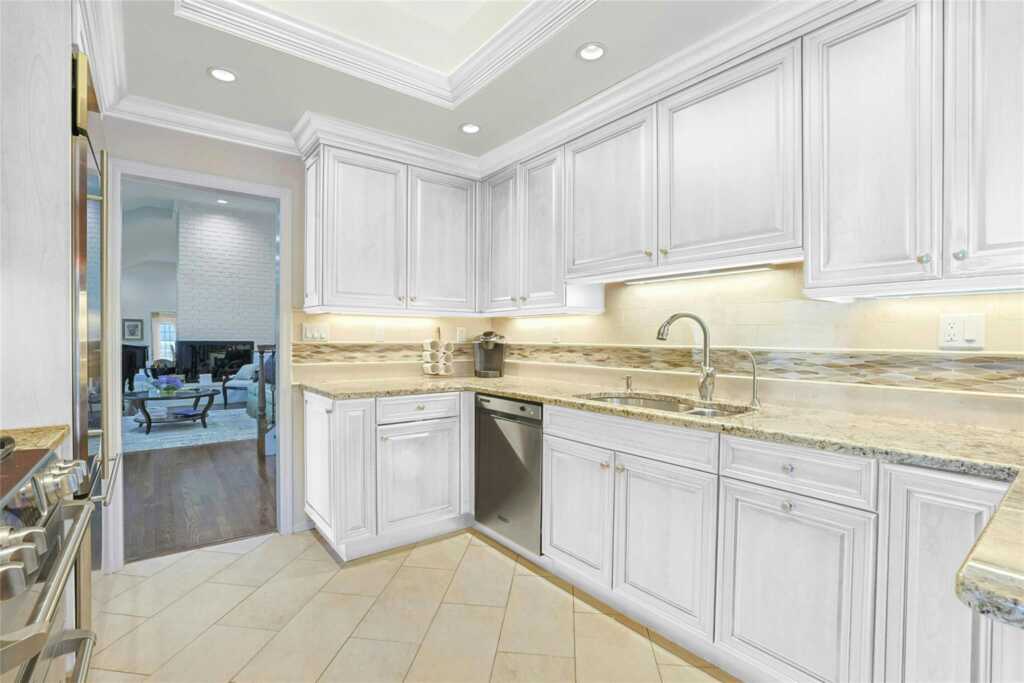 93 Hillandale Drive, New Rochelle, NY 10804 - Photo 9 of 42