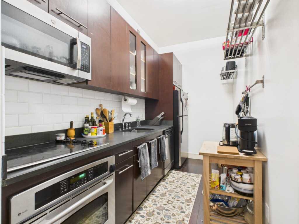 25 Leroy Place, Unit #409, New Rochelle, NY 10805 - Photo 7 of 9