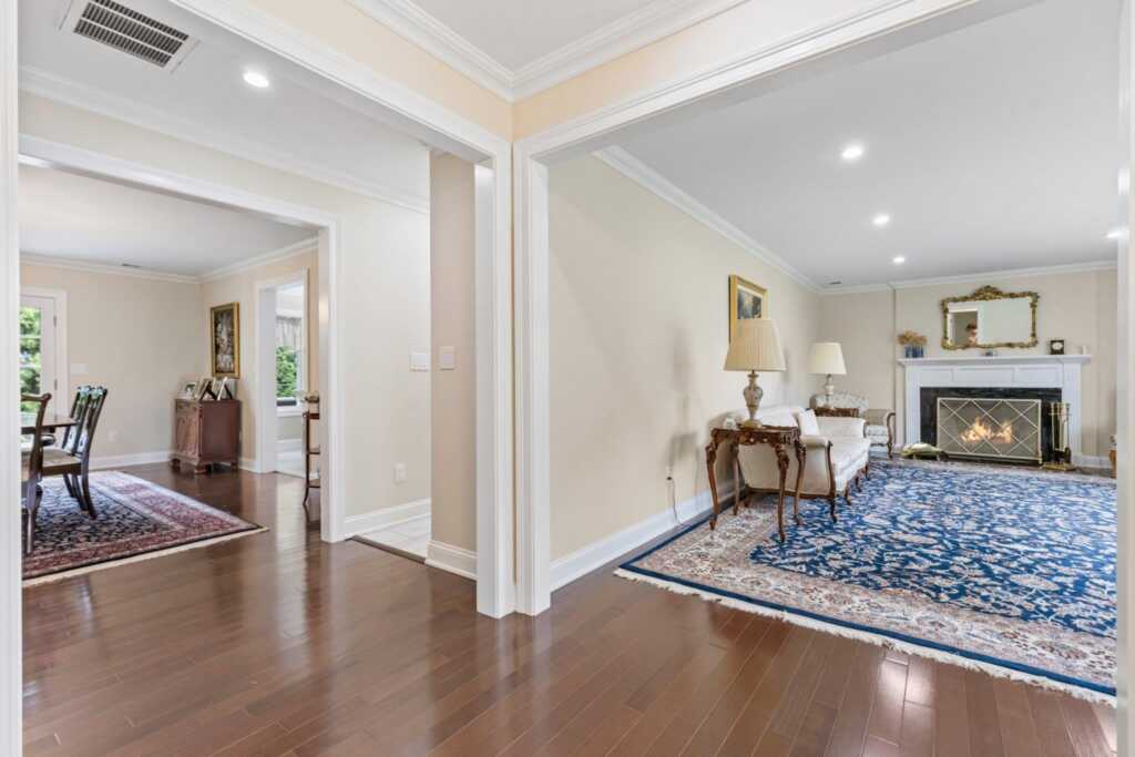 56 Morris Lane, New Rochelle, NY 10583 - Photo 3 of 37