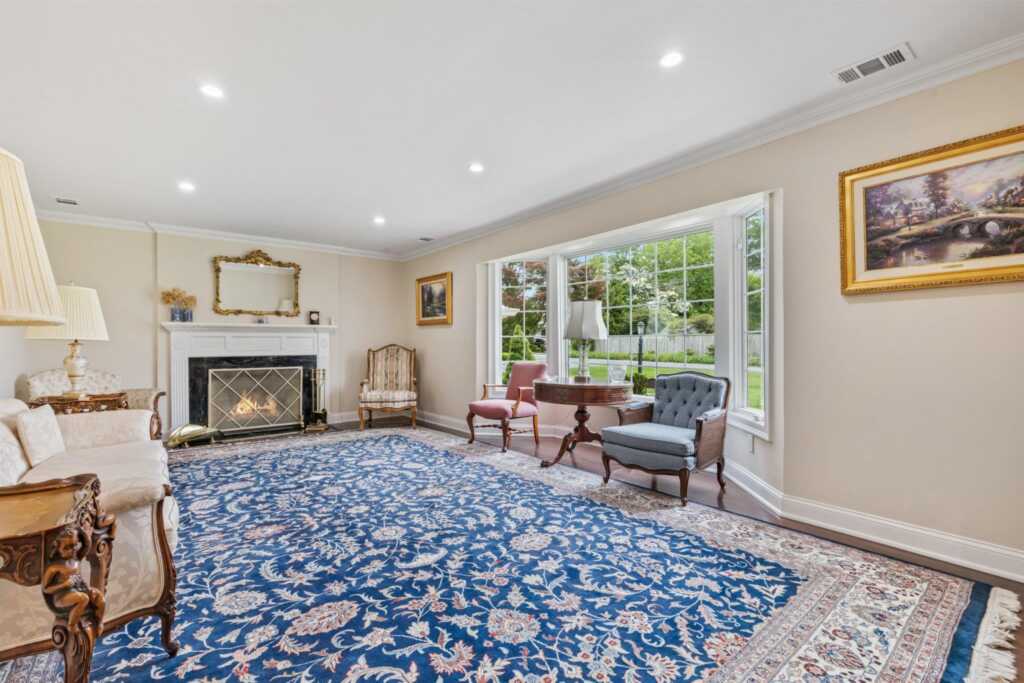56 Morris Lane, New Rochelle, NY 10583 - Photo 4 of 37