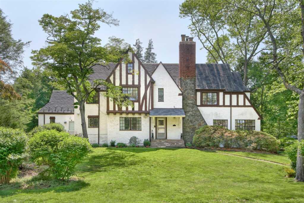 2 Byworth Road, New Rochelle, NY 10804