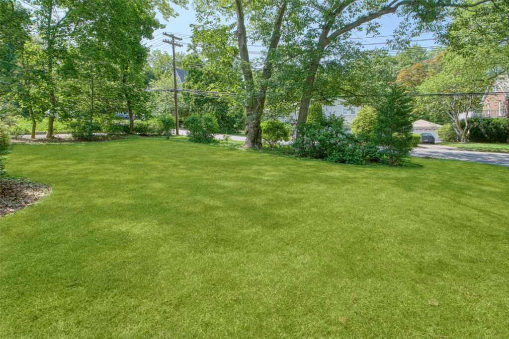 2 Byworth Road, New Rochelle, NY 10804 - Photo 5 of 32