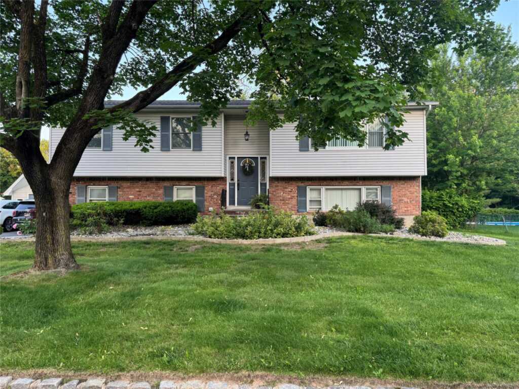 33 Lake Nanuet Drive, Nanuet, NY 10954