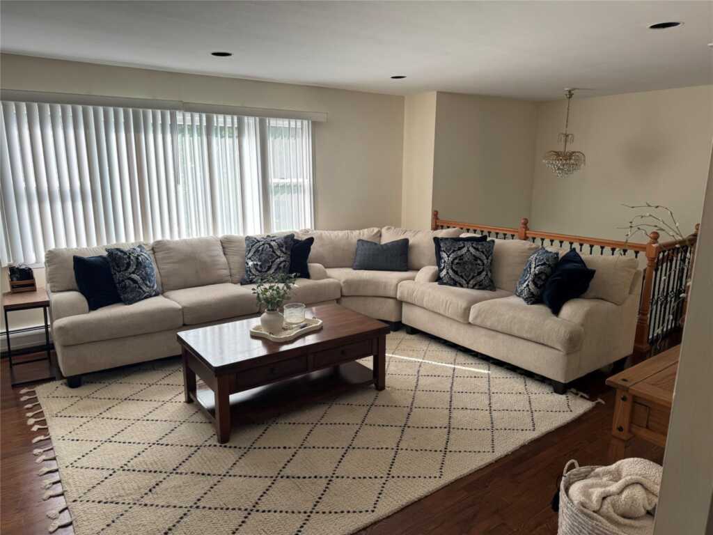 33 Lake Nanuet Drive, Nanuet, NY 10954 - Photo 3 of 22