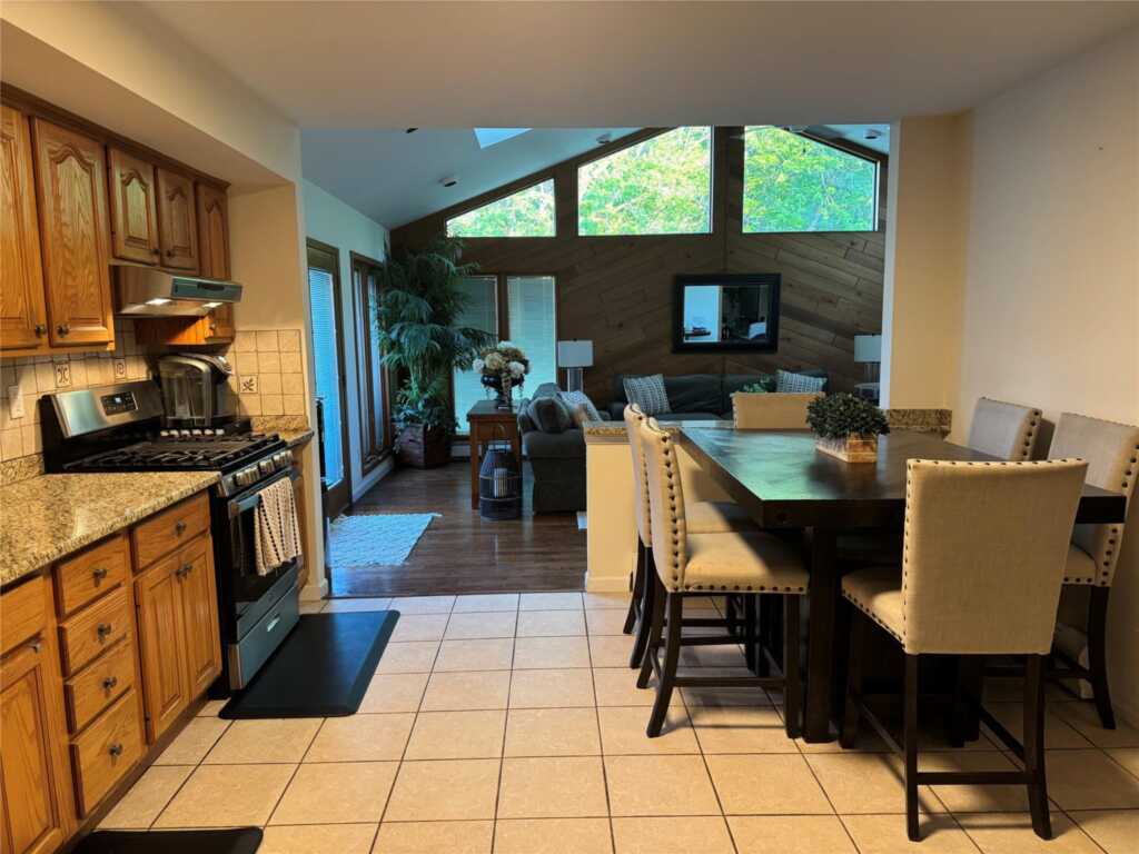 33 Lake Nanuet Drive, Nanuet, NY 10954 - Photo 5 of 22