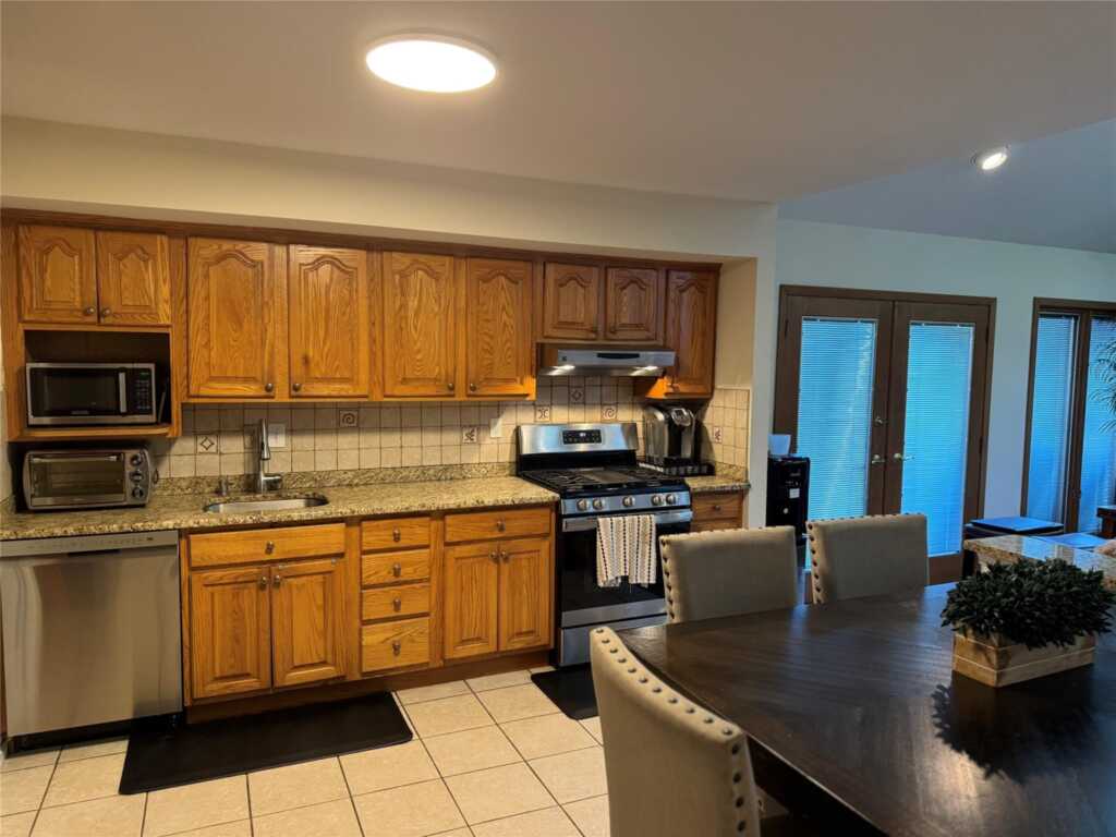 33 Lake Nanuet Drive, Nanuet, NY 10954 - Photo 6 of 22