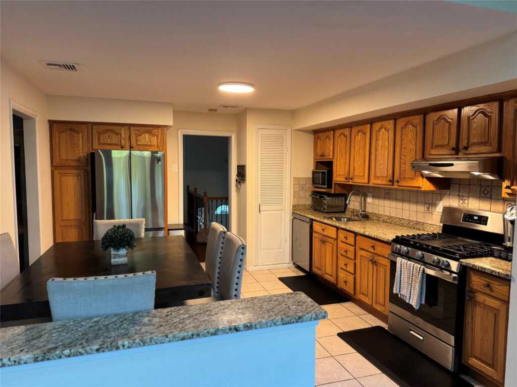 33 Lake Nanuet Drive, Nanuet, NY 10954 - Photo 7 of 22