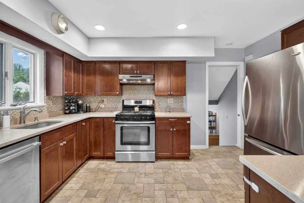 117 Nauraushaun Road, Pearl River, NY 10965 - Photo 15 of 42