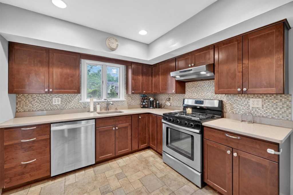 117 Nauraushaun Road, Pearl River, NY 10965 - Photo 18 of 42