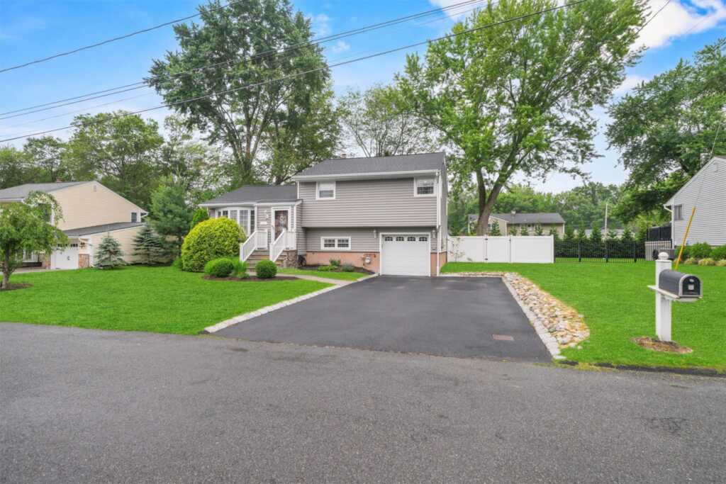 117 Nauraushaun Road, Pearl River, NY 10965 - Photo 2 of 42