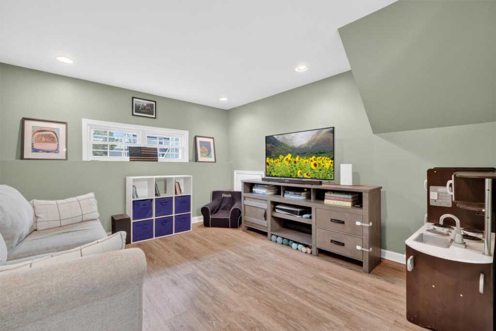 117 Nauraushaun Road, Pearl River, NY 10965 - Photo 20 of 42