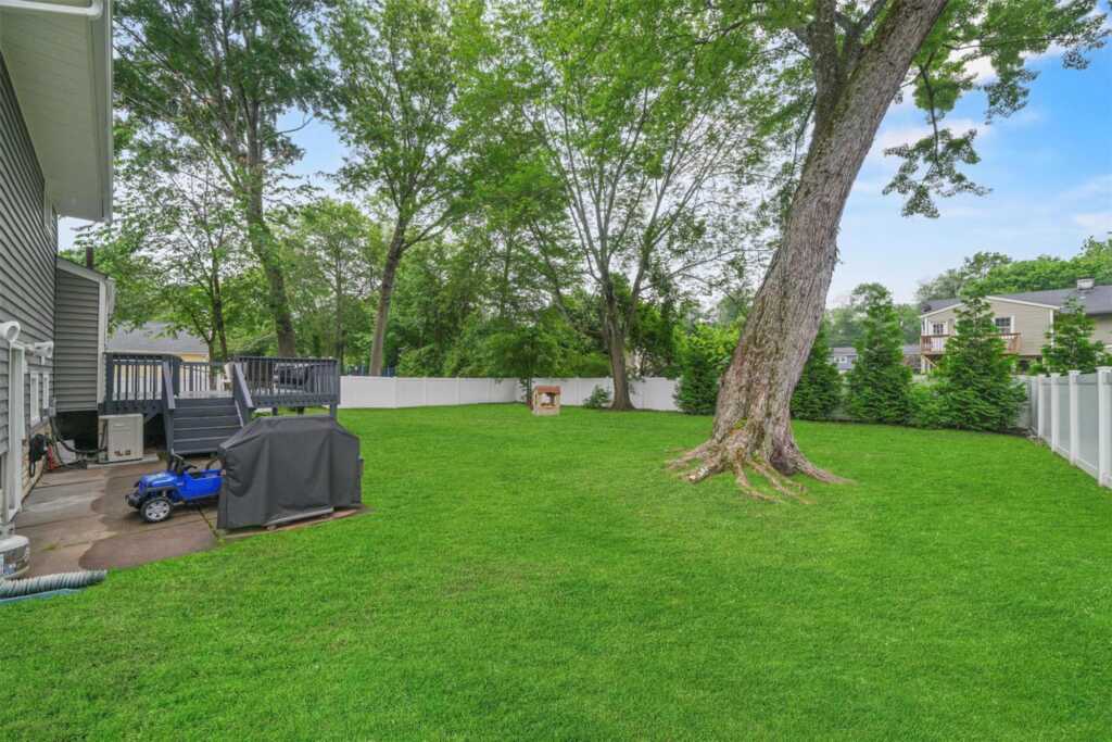 117 Nauraushaun Road, Pearl River, NY 10965 - Photo 36 of 42