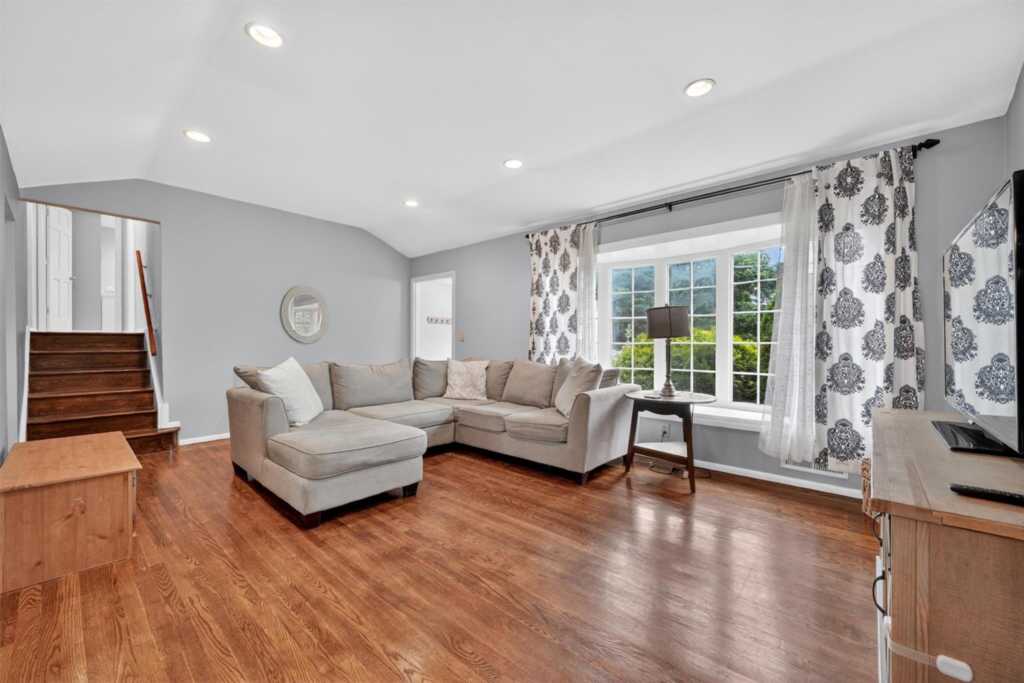 117 Nauraushaun Road, Pearl River, NY 10965 - Photo 8 of 42