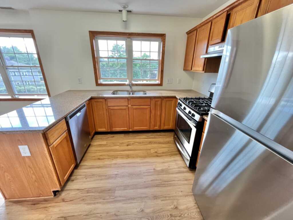 321 Post Road, Unit #B, White Plains, NY 10606 - Photo 2 of 18