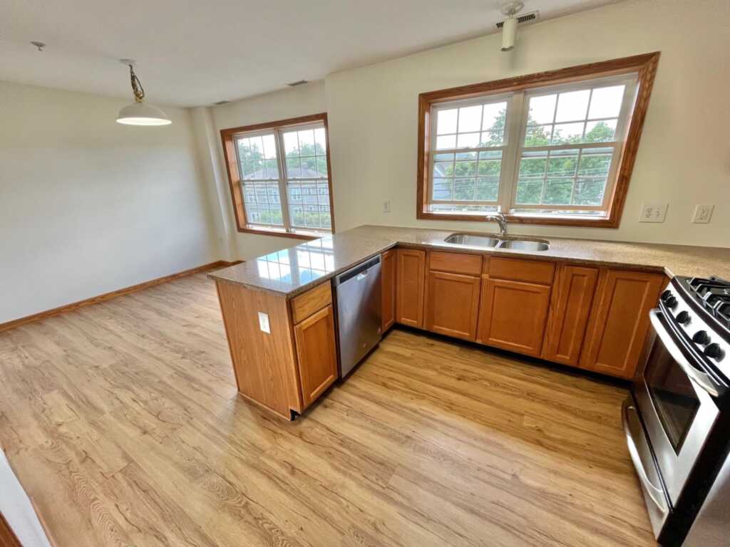 321 Post Road, Unit #B, White Plains, NY 10606 - Photo 3 of 18