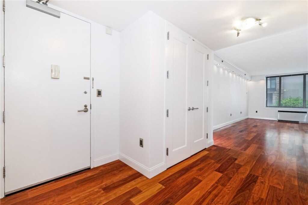 10 City Place, Unit #2D, White Plains, NY 10601 - Photo 4 of 30