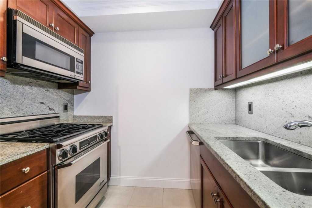 10 City Place, Unit #2D, White Plains, NY 10601 - Photo 5 of 30