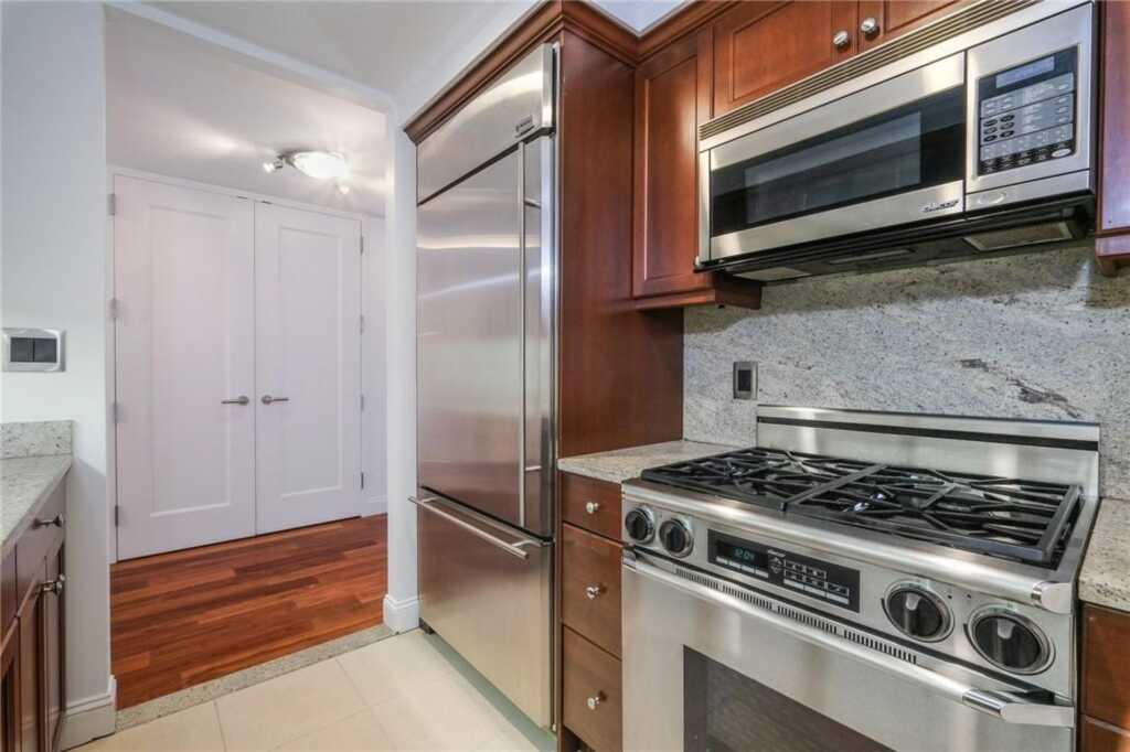 10 City Place, Unit #2D, White Plains, NY 10601 - Photo 6 of 30