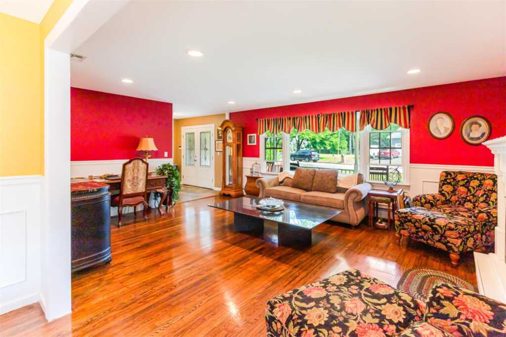 19 Little Brook Lane, New City, NY 10956 - Photo 5 of 22