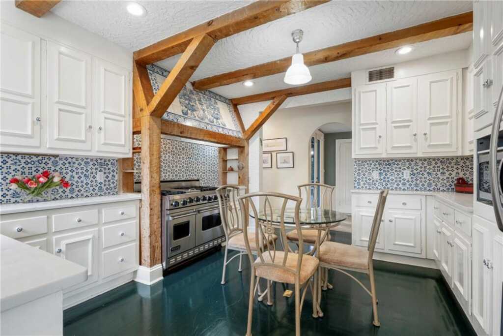 290 Overlook Road, New Rochelle, NY 10804 - Photo 10 of 36