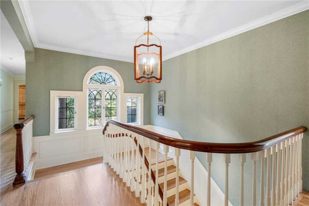 290 Overlook Road, New Rochelle, NY 10804 - Photo 14 of 36