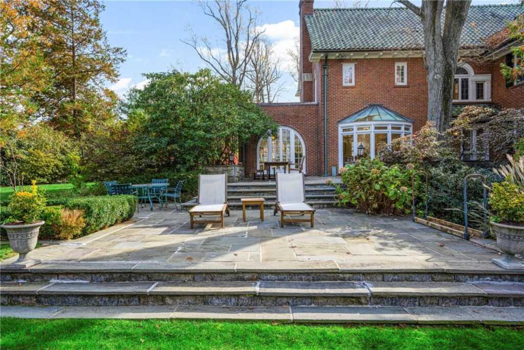 290 Overlook Road, New Rochelle, NY 10804 - Photo 26 of 36