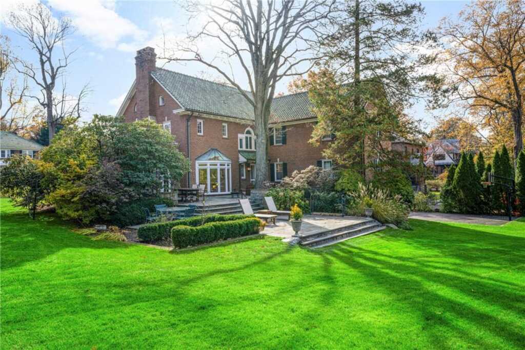 290 Overlook Road, New Rochelle, NY 10804 - Photo 28 of 36