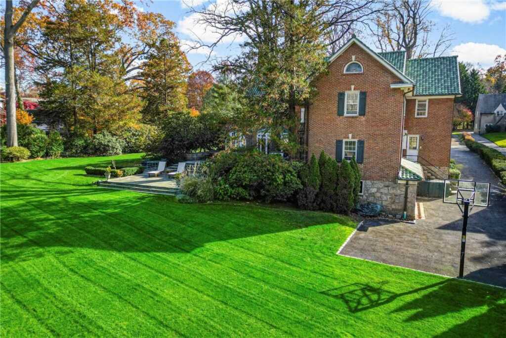 290 Overlook Road, New Rochelle, NY 10804 - Photo 29 of 36