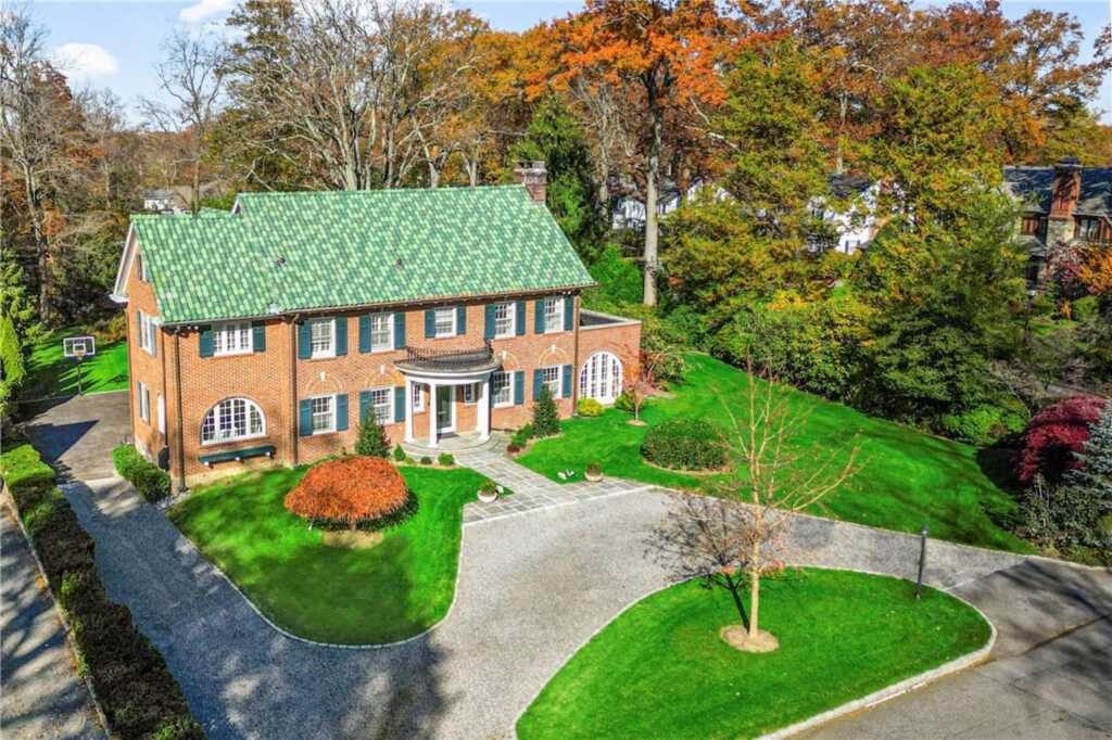 290 Overlook Road, New Rochelle, NY 10804 - Photo 3 of 36