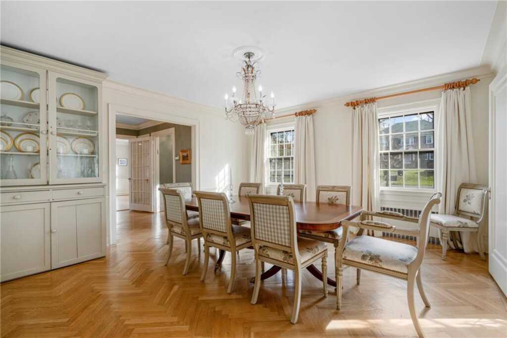 290 Overlook Road, New Rochelle, NY 10804 - Photo 8 of 36
