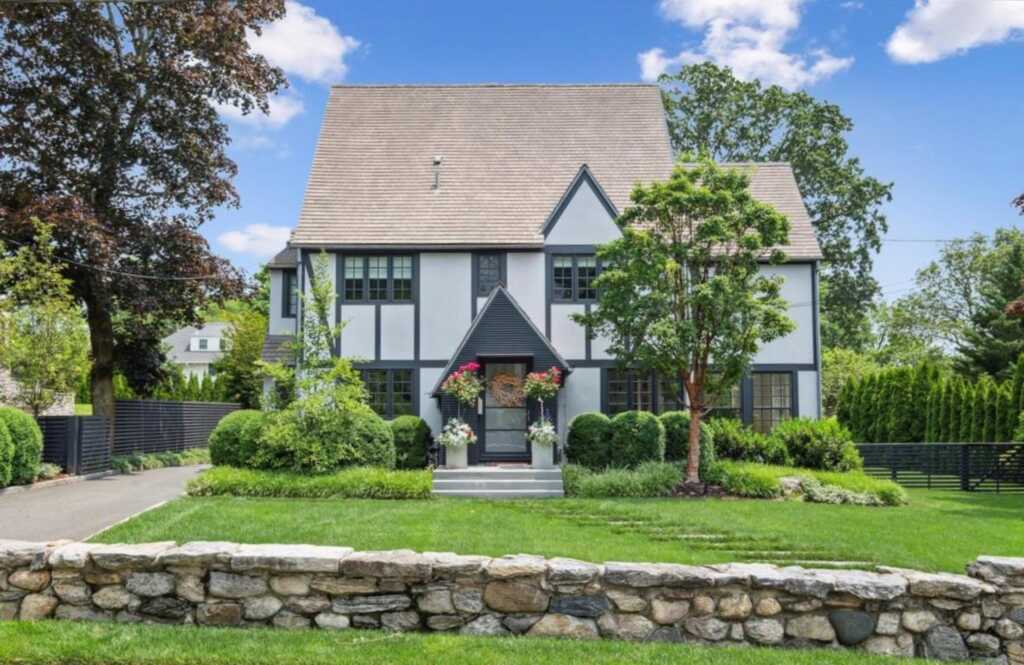 35 Halsted Place, Rye, NY 10580 - Photo 2 of 41