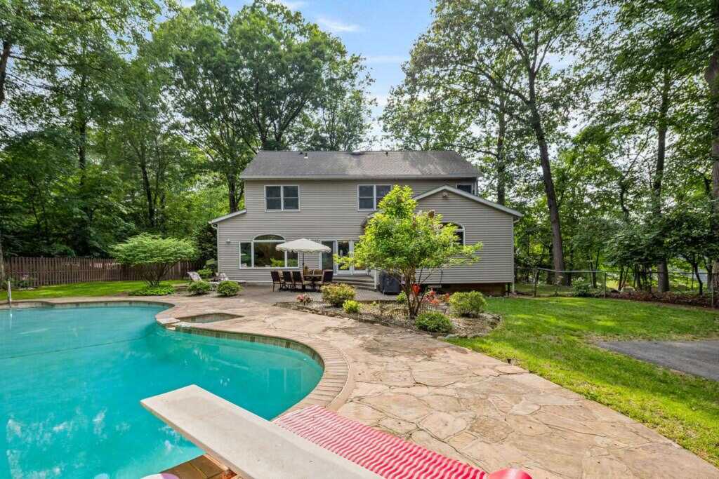 17 Dunmore Road, New City, NY 10956 - Photo 3 of 42