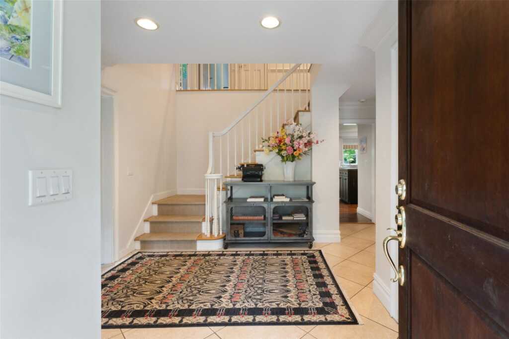 12 Walden Lane, Rye, NY 10580 - Photo 3 of 37