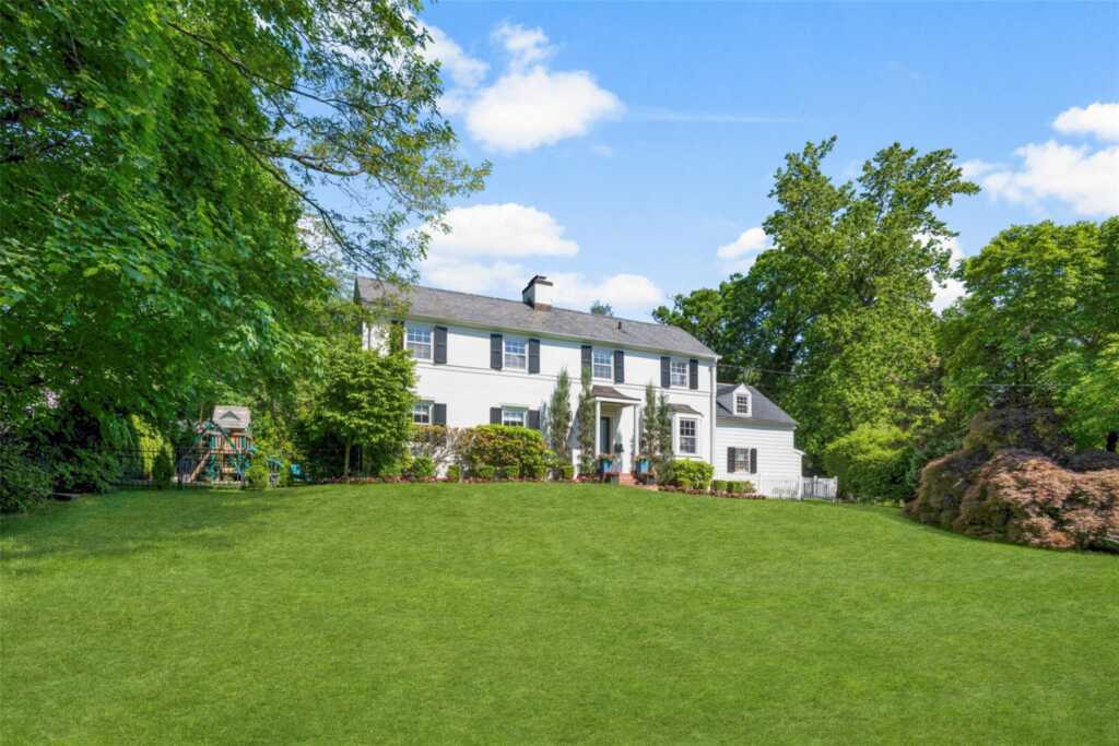 71 Baraud Road, New Rochelle, NY 10583