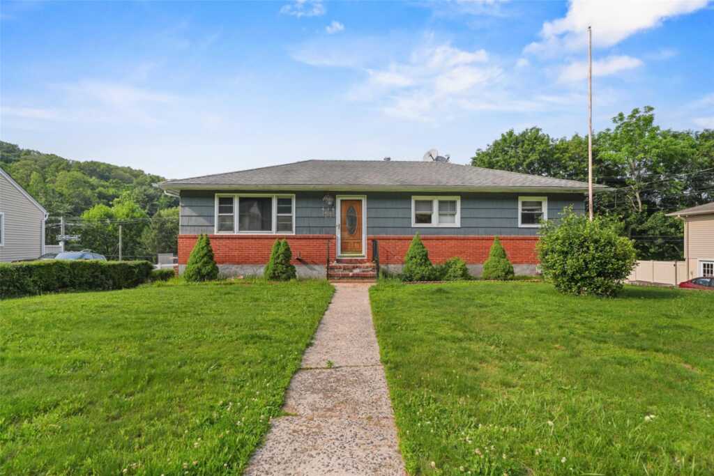 16 Bender Court, Stony Point, NY 10980