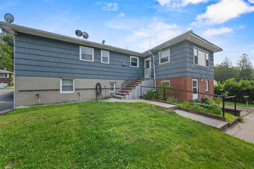 16 Bender Court, Stony Point, NY 10980 - Photo 2 of 6