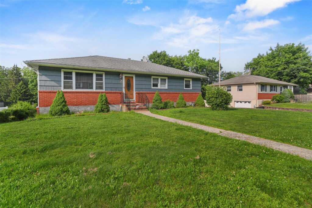 16 Bender Court, Stony Point, NY 10980 - Photo 3 of 6