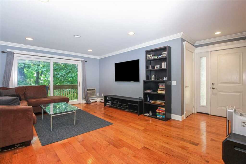 26 Hillside Terrace, Unit ##H, White Plains, NY 10601 - Photo 3 of 29