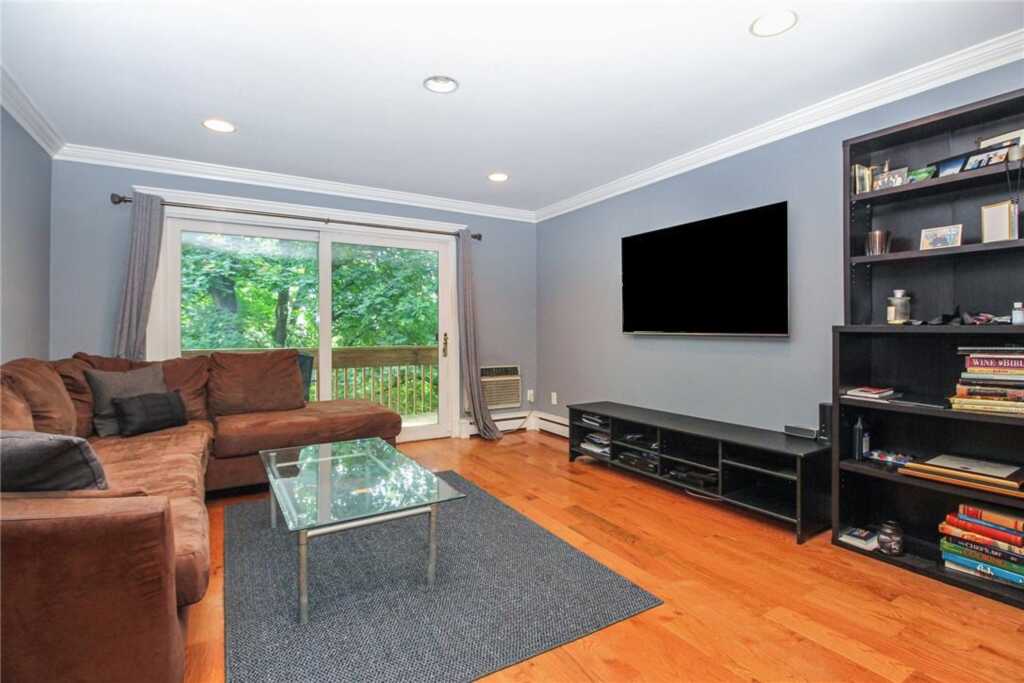 26 Hillside Terrace, Unit ##H, White Plains, NY 10601 - Photo 4 of 29