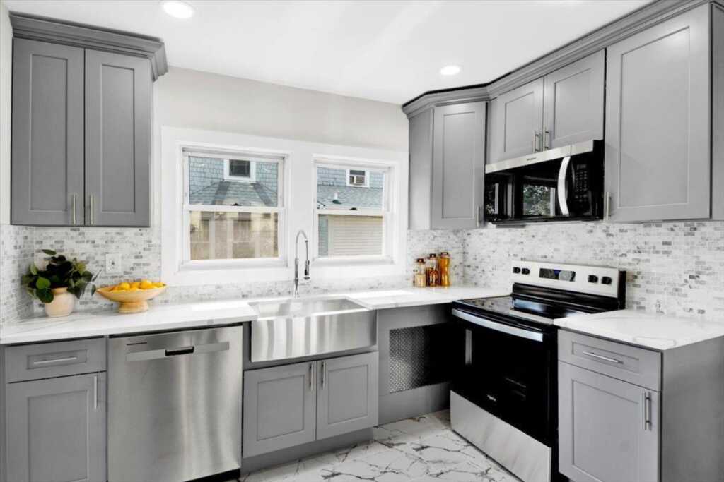 128 Mayflower Avenue, New Rochelle, NY 10801 - Photo 10 of 32