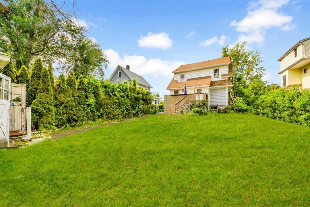 128 Mayflower Avenue, New Rochelle, NY 10801 - Photo 26 of 32