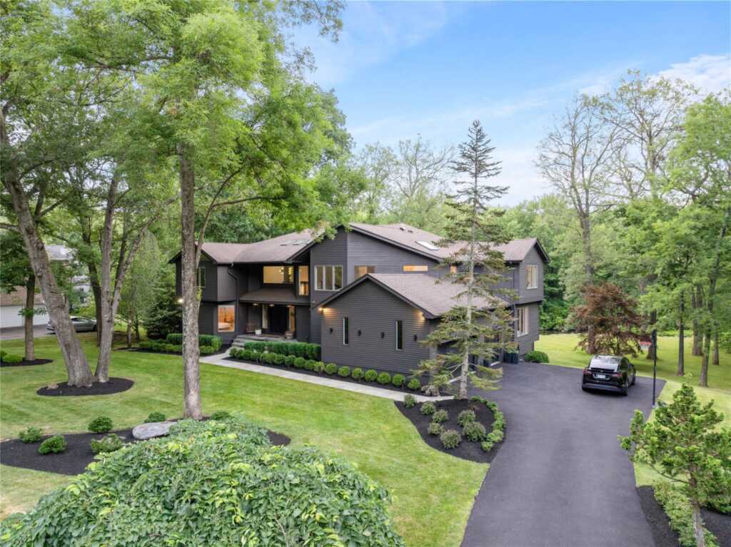 12 Zeck Court, Suffern, NY 10901 - Photo 2 of 35
