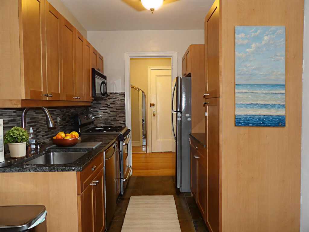 10 Nosband Ave, Unit #APT 4J, White Plains, NY 10605 - Photo 4 of 12