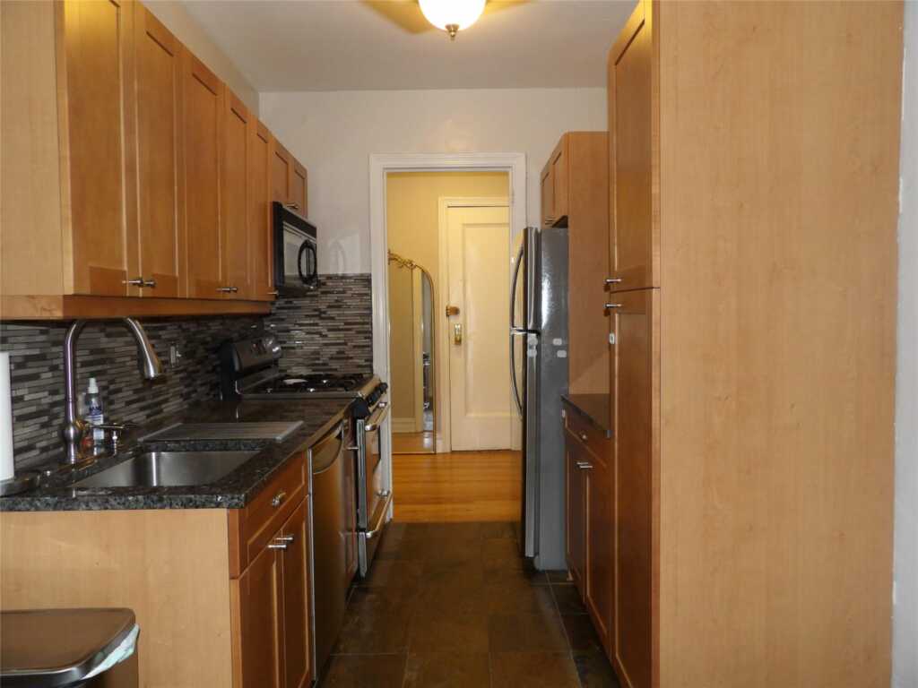 10 Nosband Ave, Unit #APT 4J, White Plains, NY 10605 - Photo 5 of 12