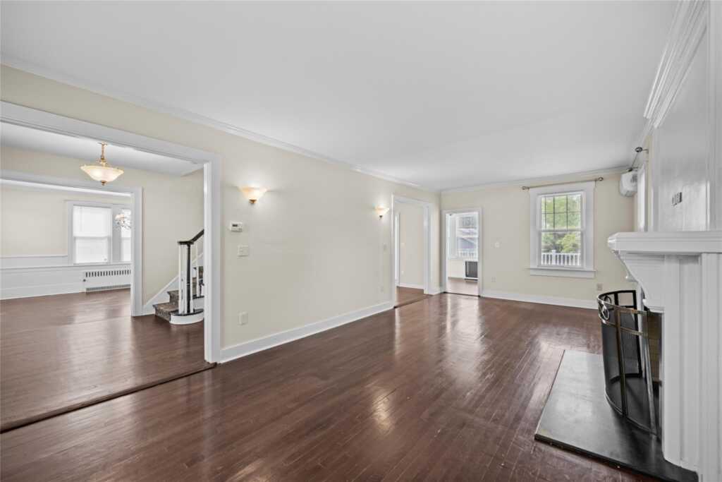 26 Crane Avenue, White Plains, NY 10603 - Photo 4 of 36